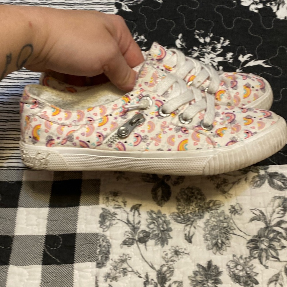 Girls size 3 Blowfish shoes